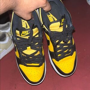 Nike Men's Black and Yellow Sneakers